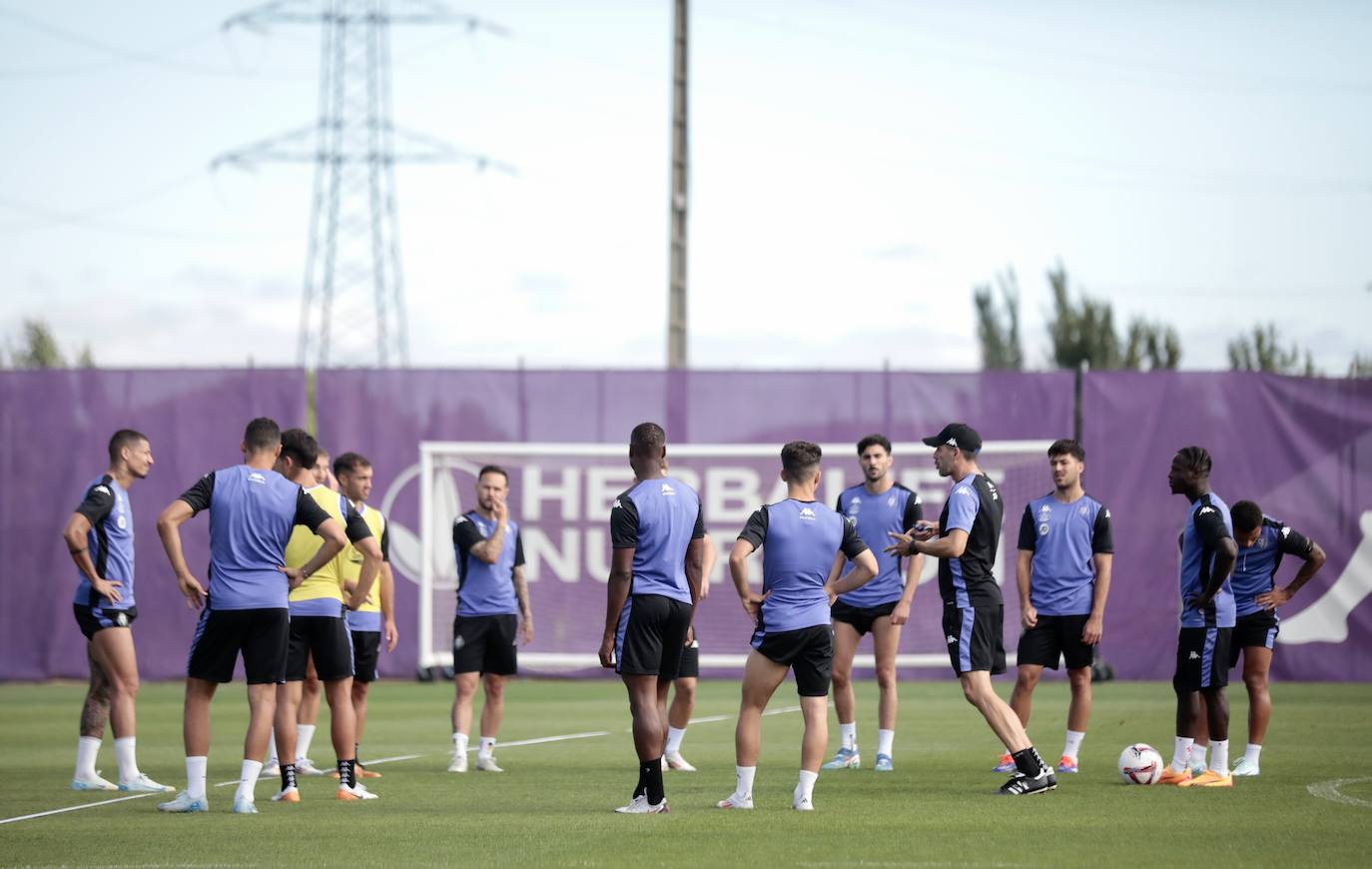 El entrenamiento a puerta abierta del Real Valladolid, en imágenes