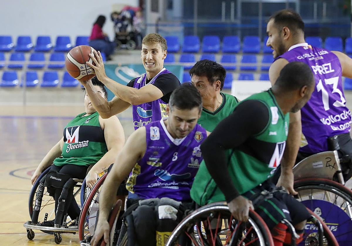 Fotografía del partido entre el Fundación Aliados y el Meranini Juventut.
