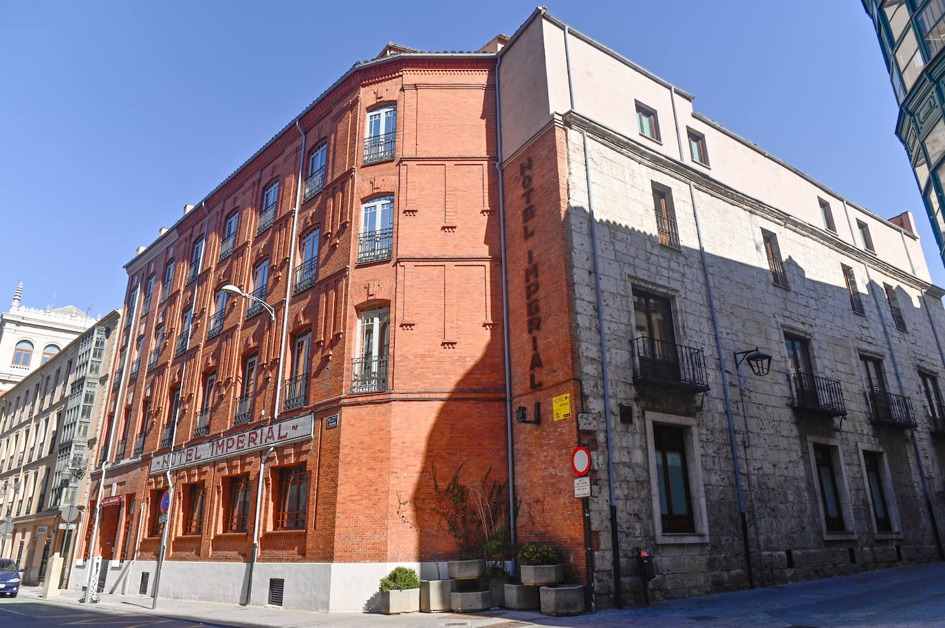 Un recorrido en imágenes por la calle Correos