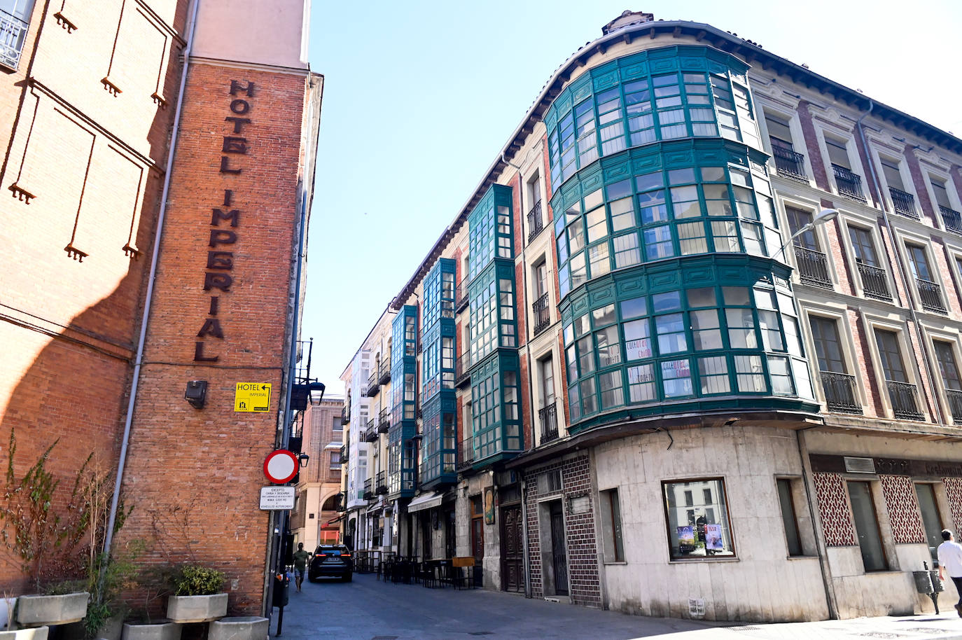 Un recorrido en imágenes por la calle Correos