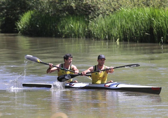 Los hermanos Pérez García, ganadores en K2 en el Descenso Internacional del Pisuerga.