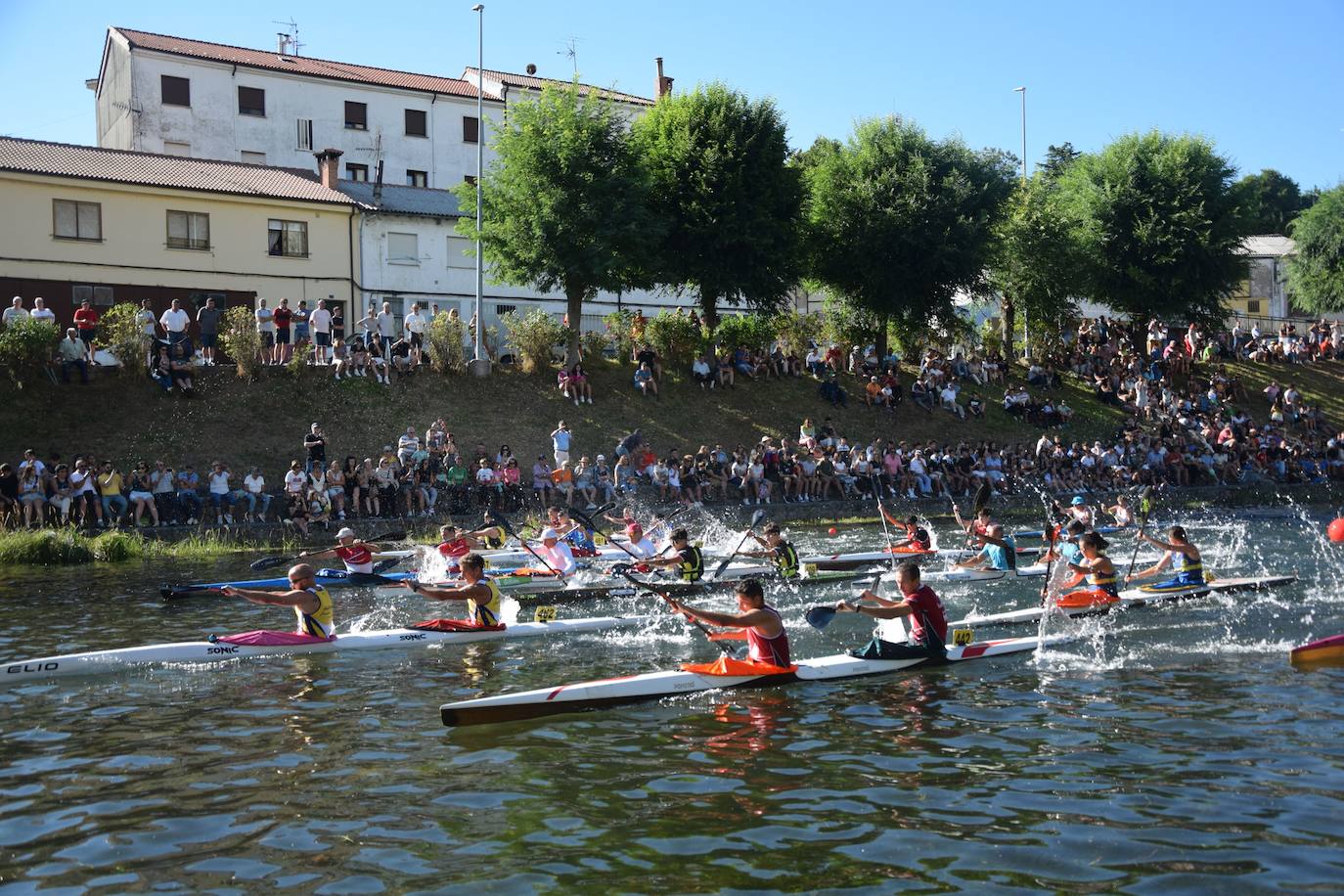 Fiesta de las piraguas en Velilla del Río Carrión