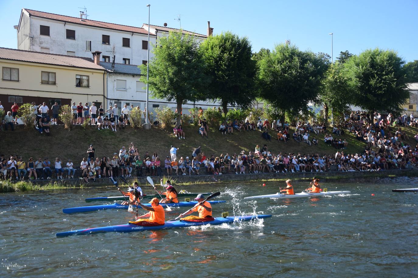 Fiesta de las piraguas en Velilla del Río Carrión