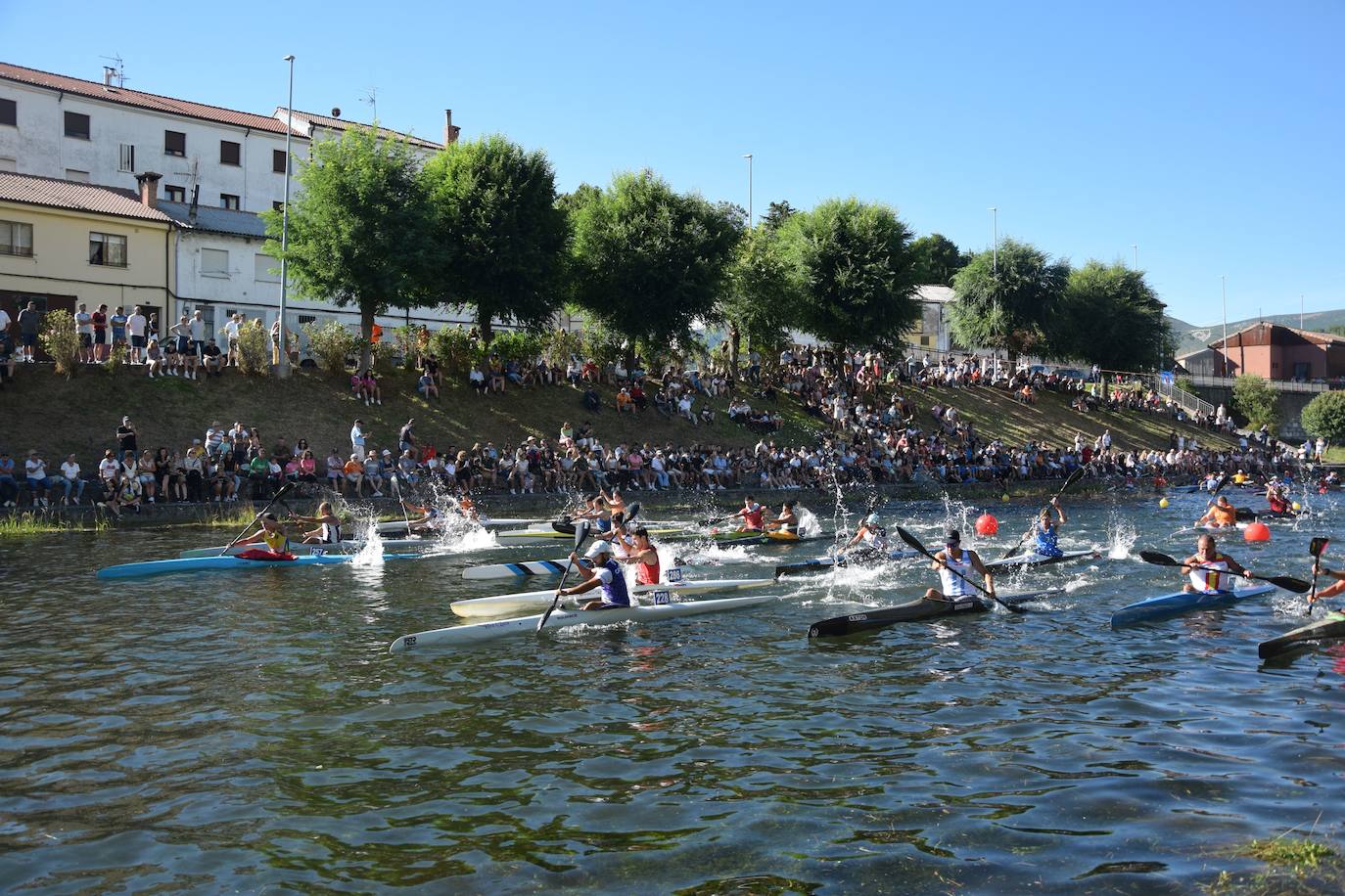 Fiesta de las piraguas en Velilla del Río Carrión