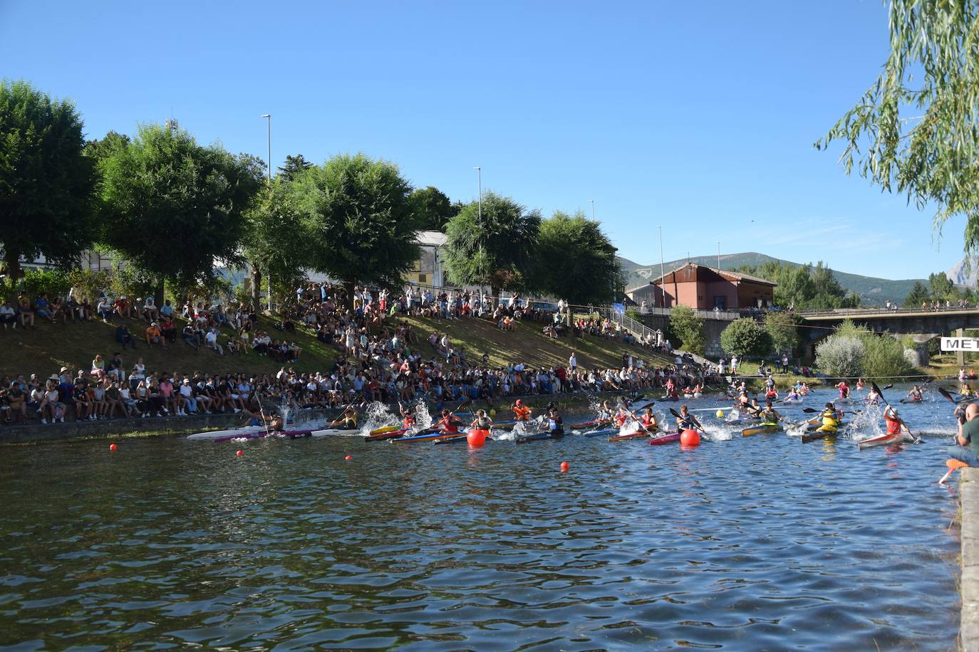 Fiesta de las piraguas en Velilla del Río Carrión