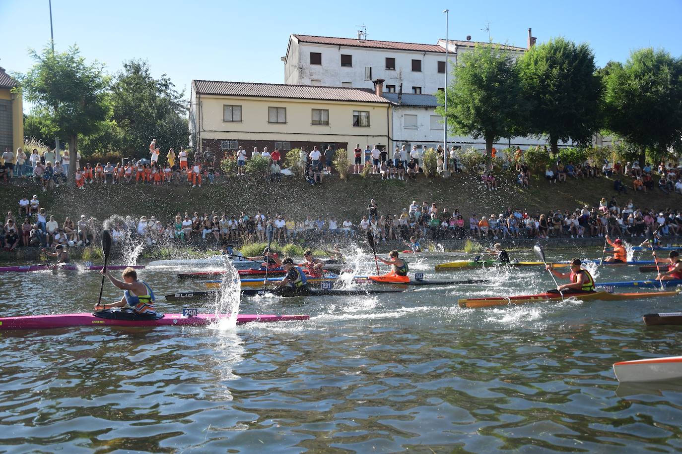 Fiesta de las piraguas en Velilla del Río Carrión