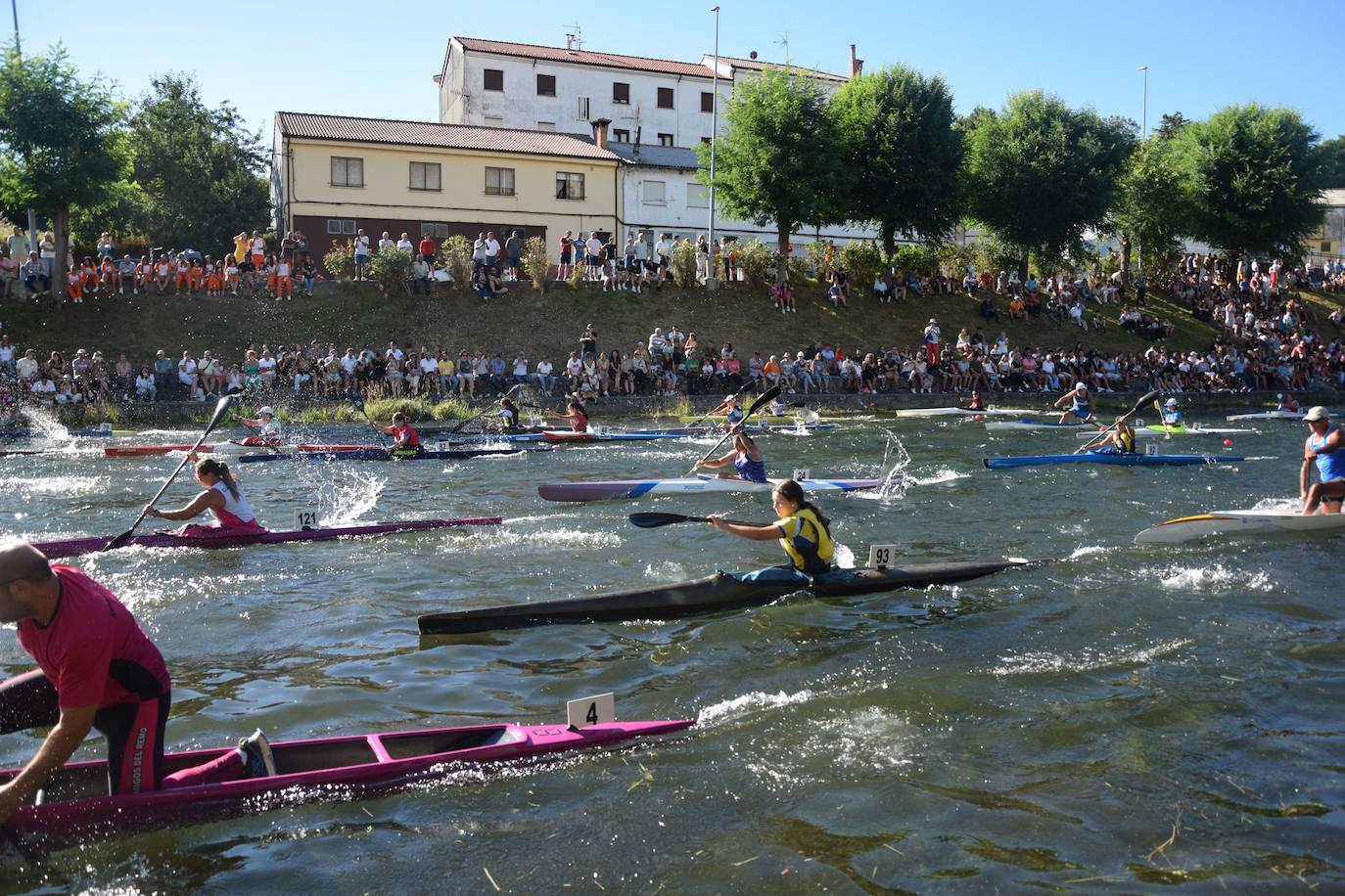 Fiesta de las piraguas en Velilla del Río Carrión