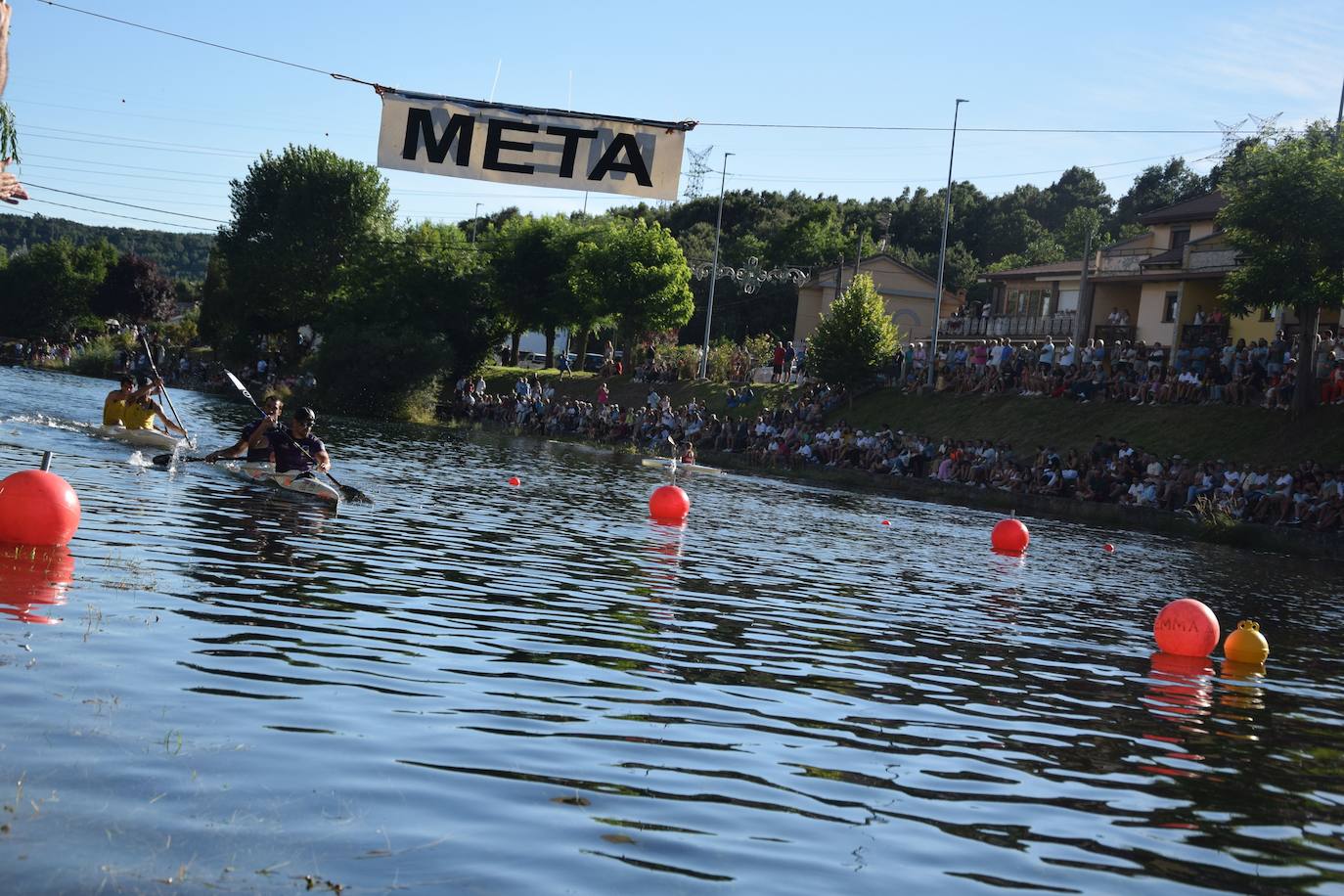 Fiesta de las piraguas en Velilla del Río Carrión