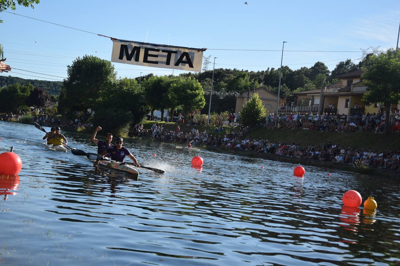 Fiesta de las piraguas en Velilla del Río Carrión