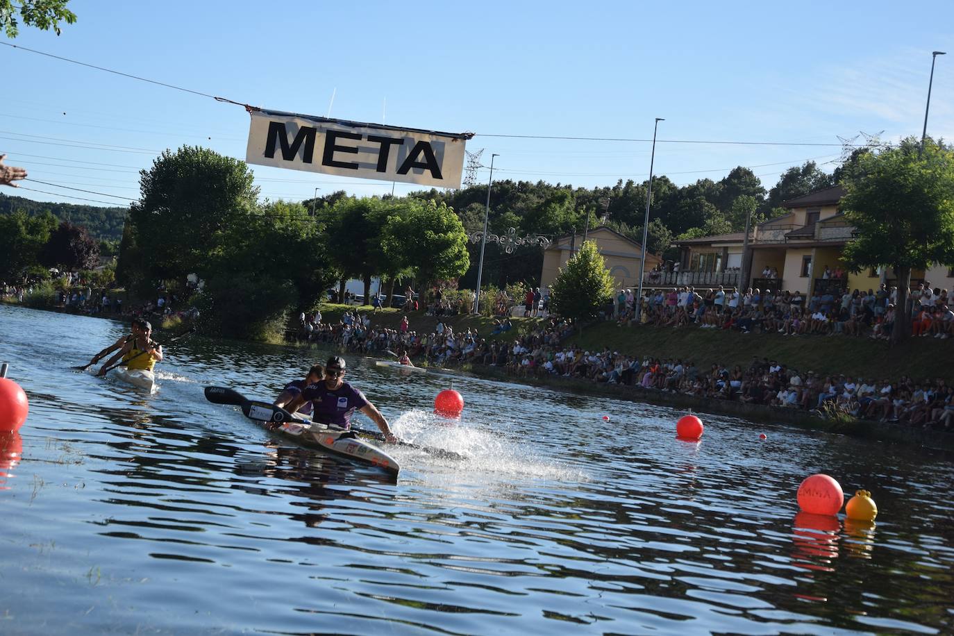 Fiesta de las piraguas en Velilla del Río Carrión