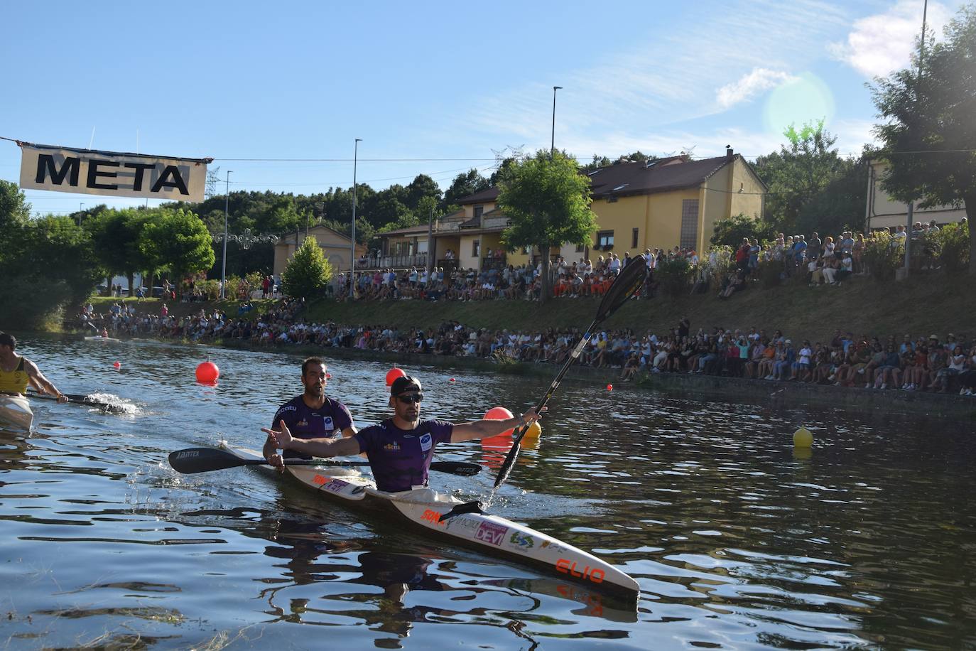 Fiesta de las piraguas en Velilla del Río Carrión