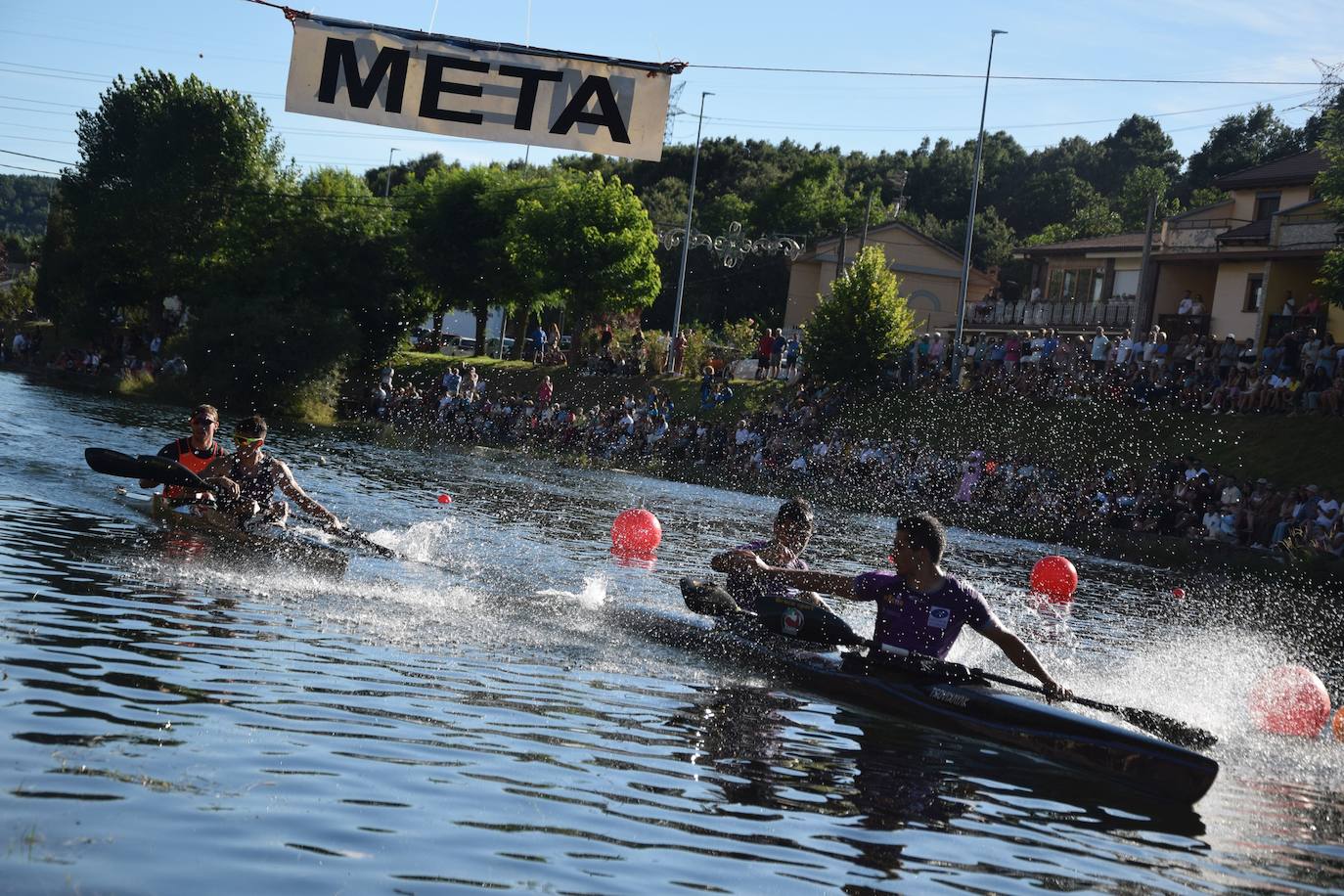 Fiesta de las piraguas en Velilla del Río Carrión