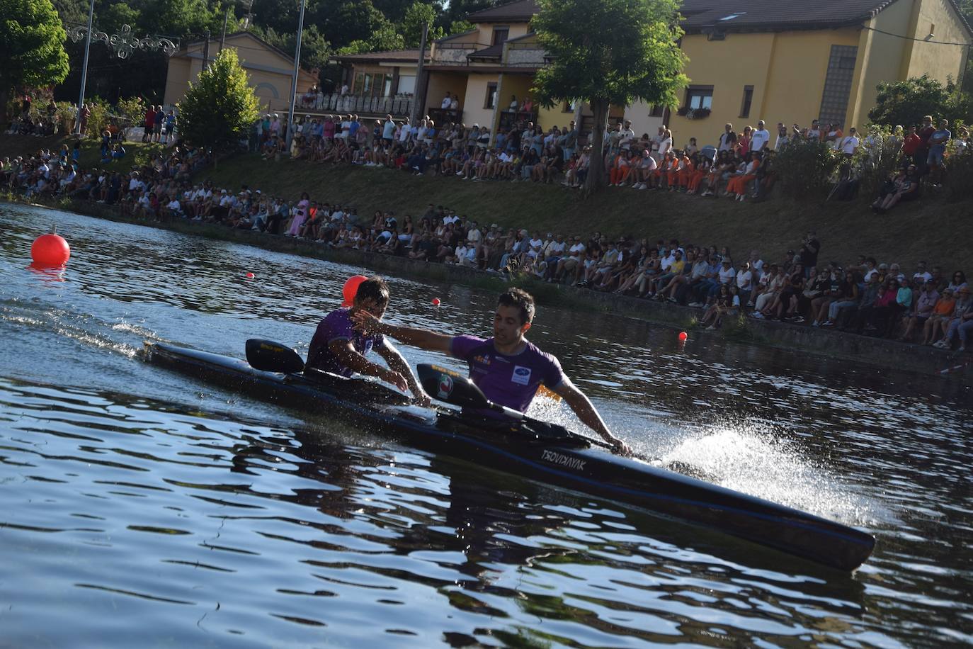 Fiesta de las piraguas en Velilla del Río Carrión