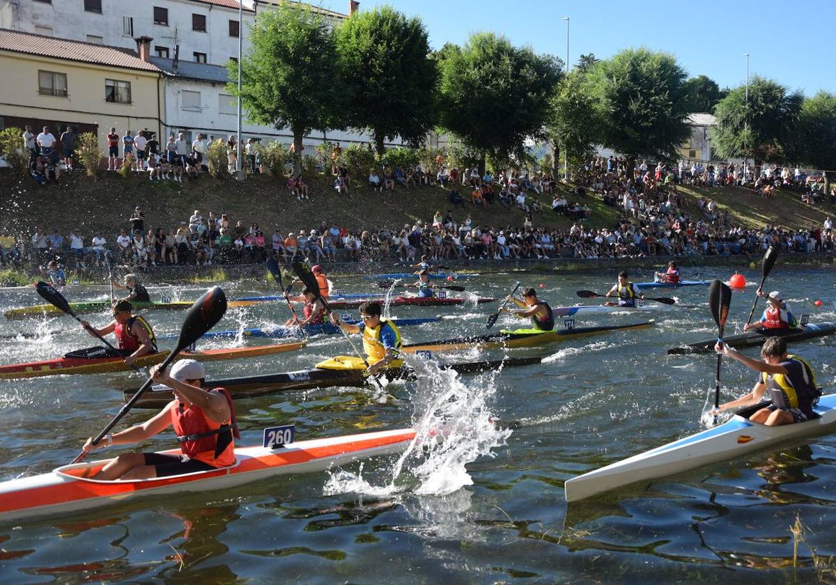 Fiesta de las piraguas en Velilla del Río Carrión