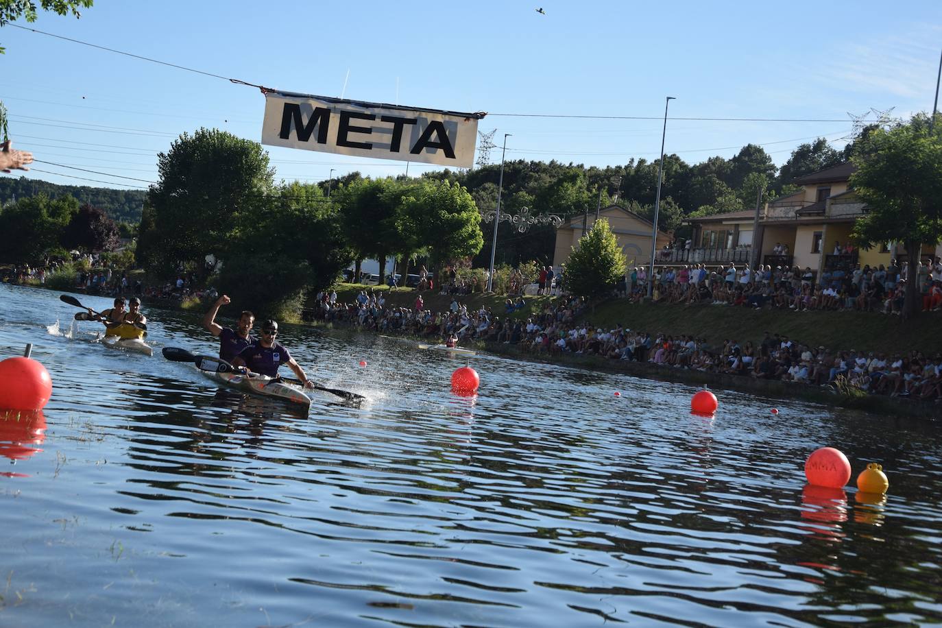 Fiesta de las piraguas en Velilla del Río Carrión