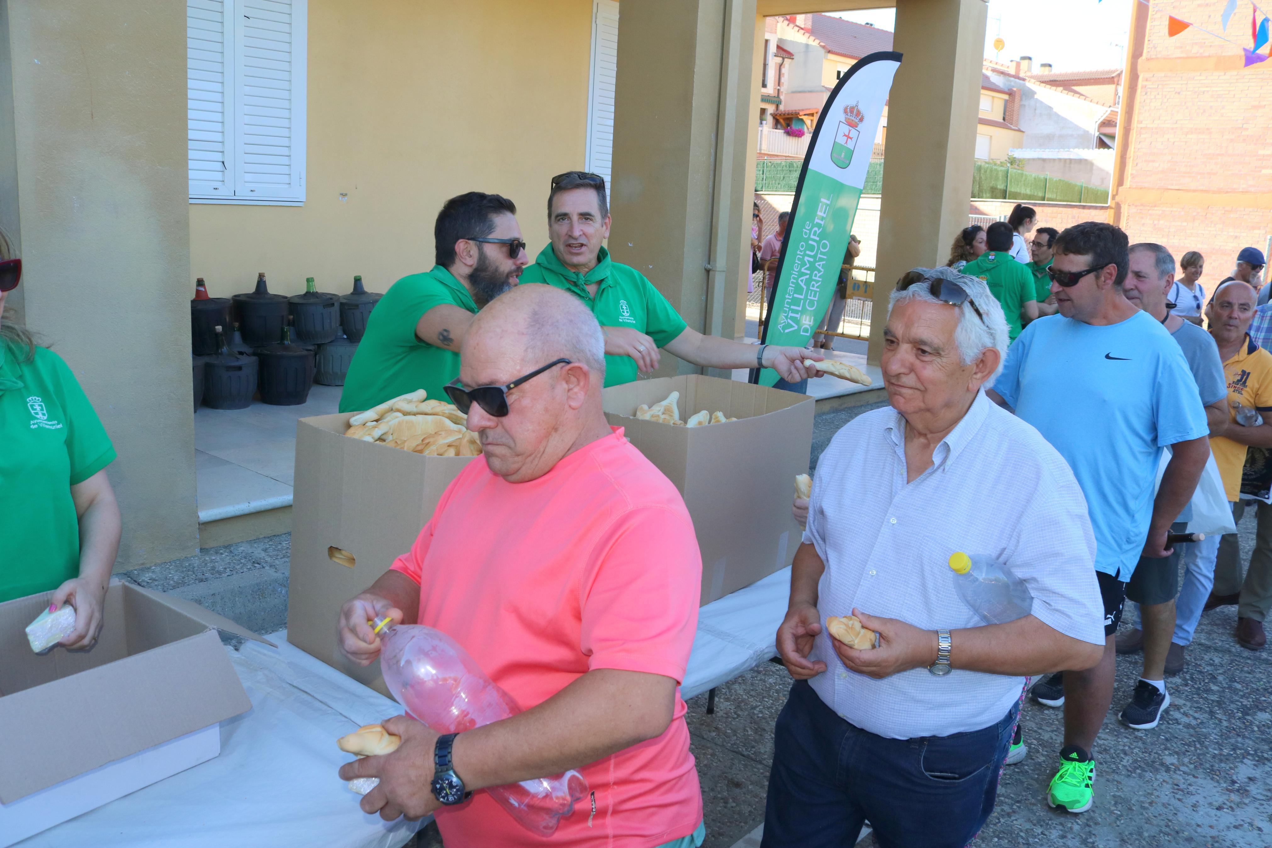 Villamuriel de Cerrato celebra San Roque con pan, queso y vino