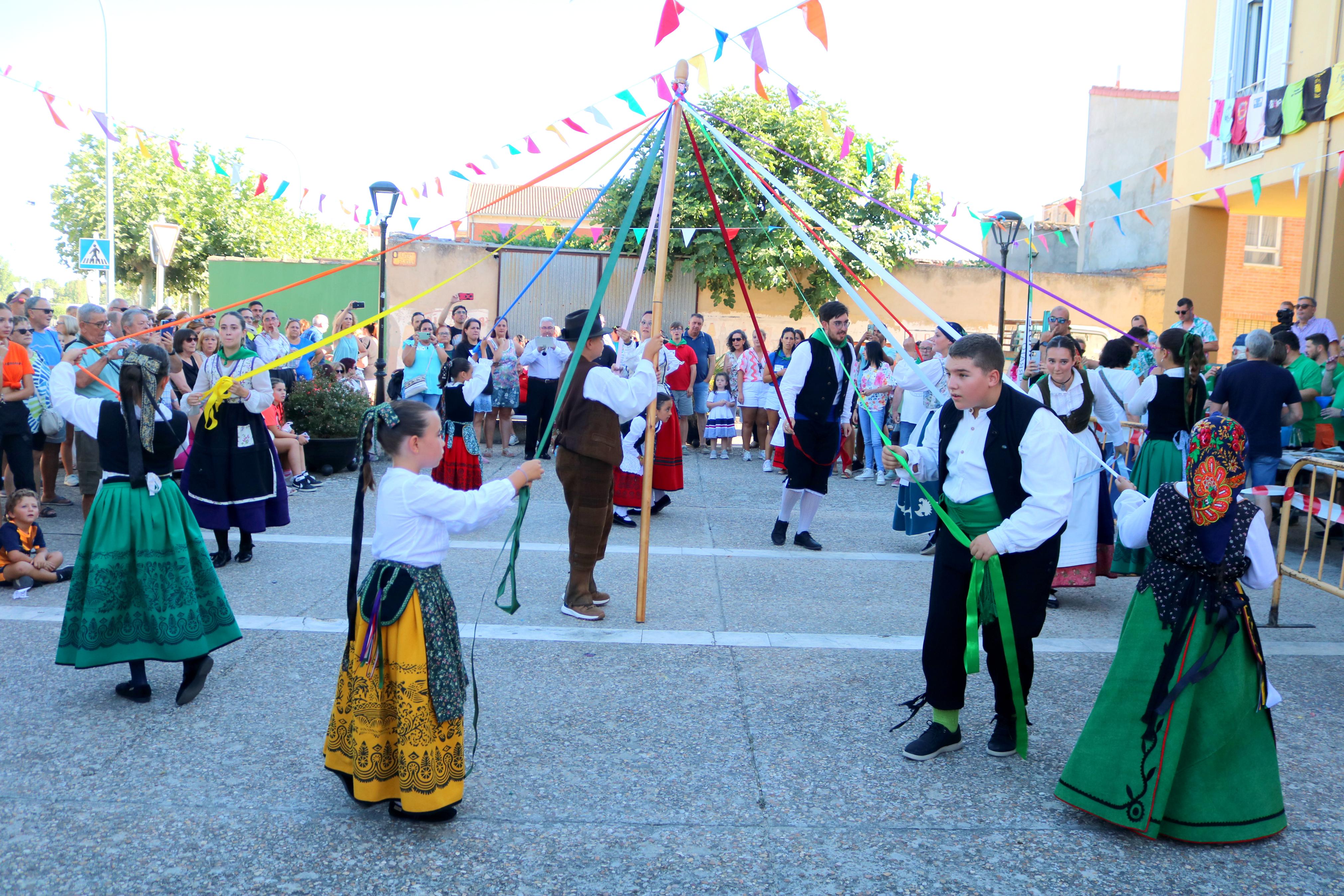 Villamuriel de Cerrato celebra San Roque con pan, queso y vino