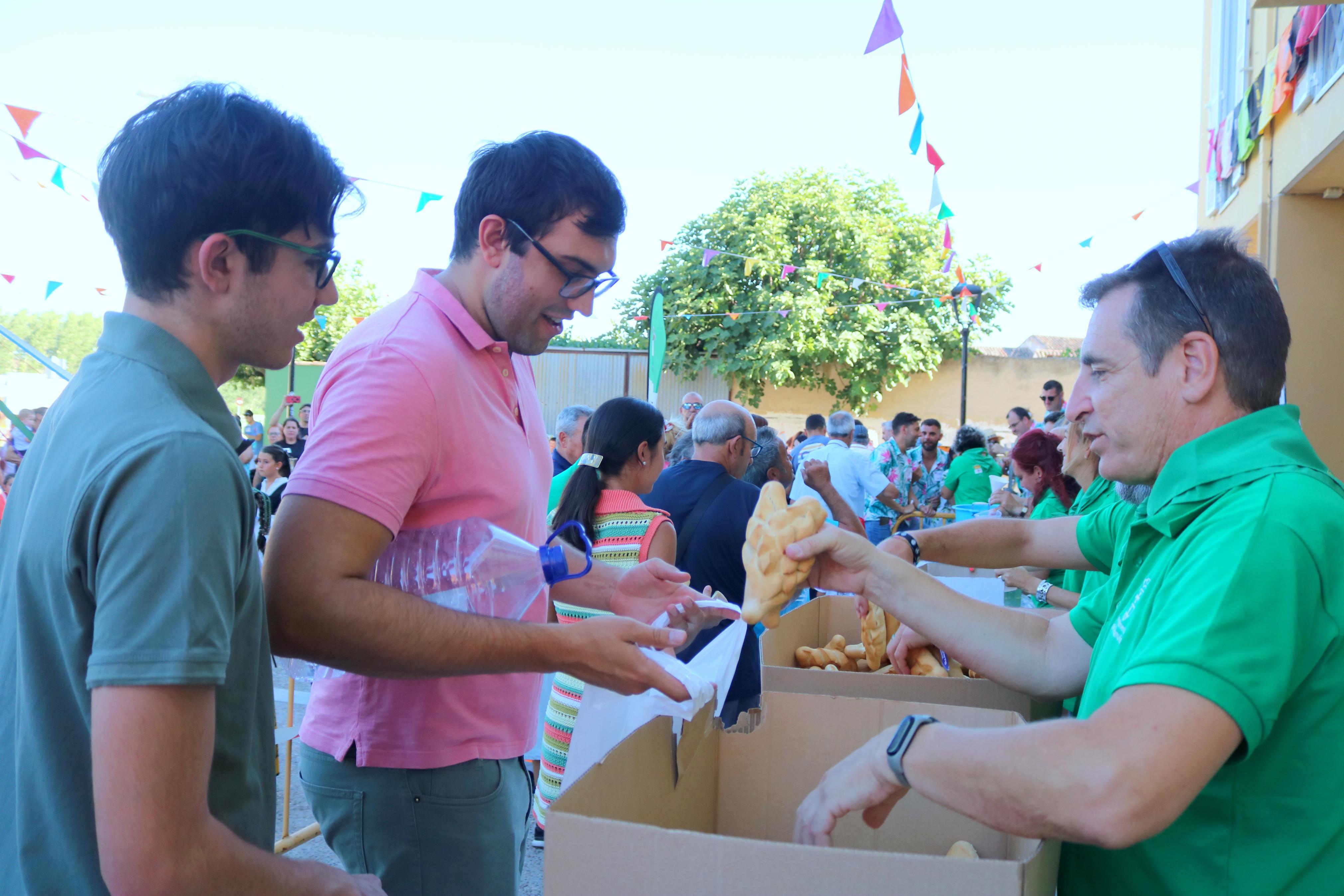 Villamuriel de Cerrato celebra San Roque con pan, queso y vino