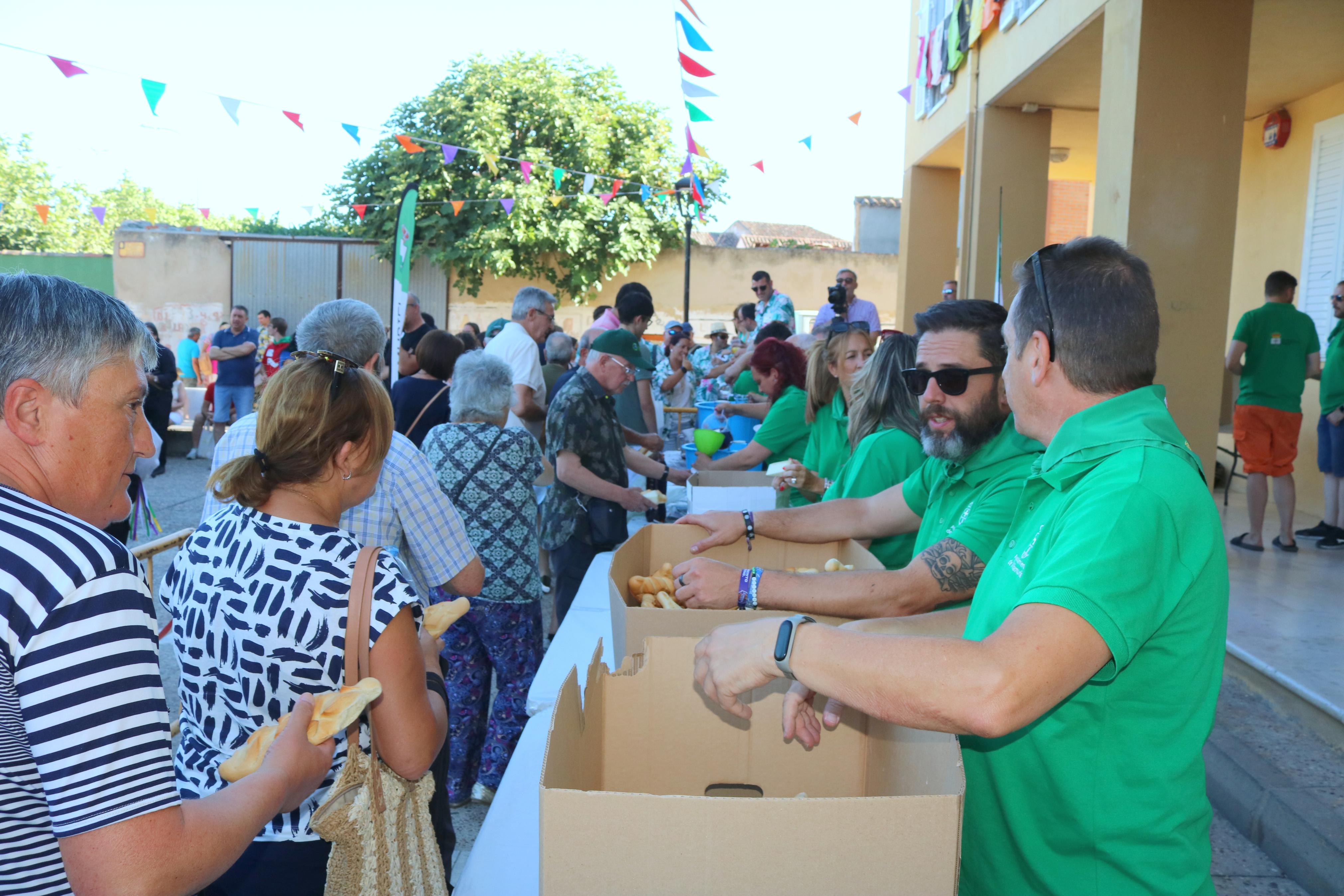 Villamuriel de Cerrato celebra San Roque con pan, queso y vino