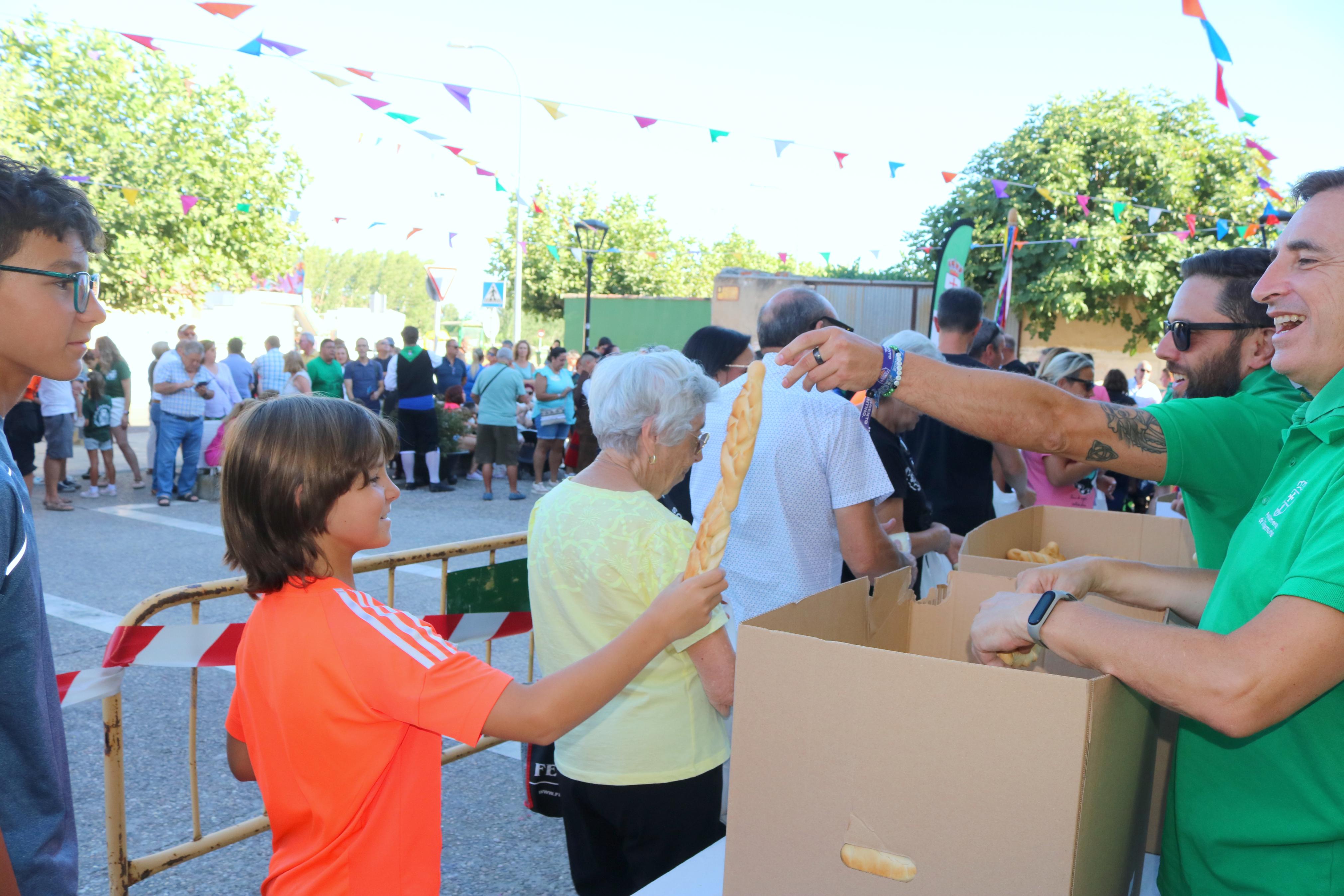 Villamuriel de Cerrato celebra San Roque con pan, queso y vino