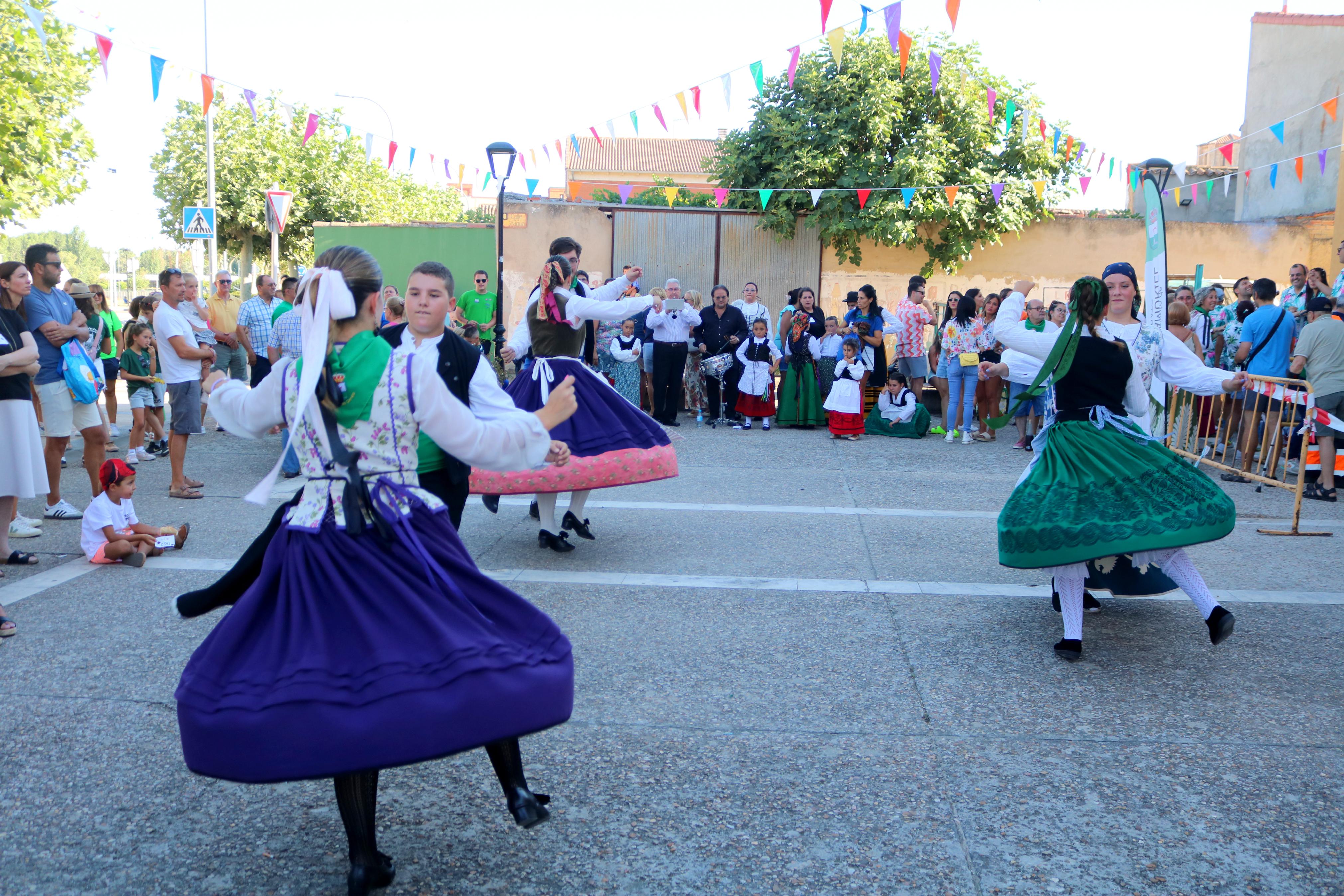 Villamuriel de Cerrato celebra San Roque con pan, queso y vino