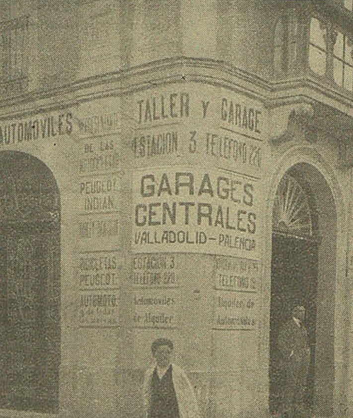 Imagen secundaria 2 - Arriba, Puerta del Príncipe, por donde salían los vehículos expuestos en la feria. Abajo, un modelo 'Fiat' de la época y publicidad de 'Garages Centrales', empresa de Guillermo del Paso, máximo expositor en la muestra.