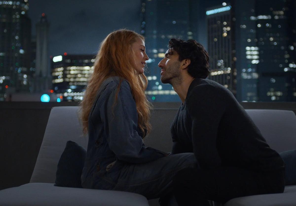 Fotograma de la película 'Romper el círculo', con Blake Lively y Justin Baldoni.