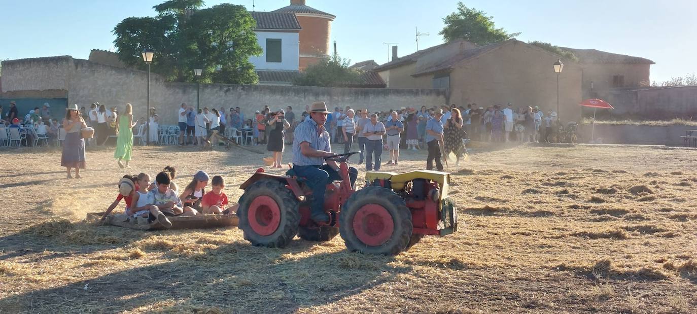 Las imágenes de la recreación de la trilla en Bolaños de Campos