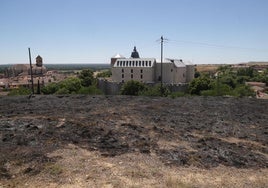 Las llamas han quemado las inmediaciones del Centro de Conservación y Restauración de Bienes Culturales de Castilla y León, en Simancas.