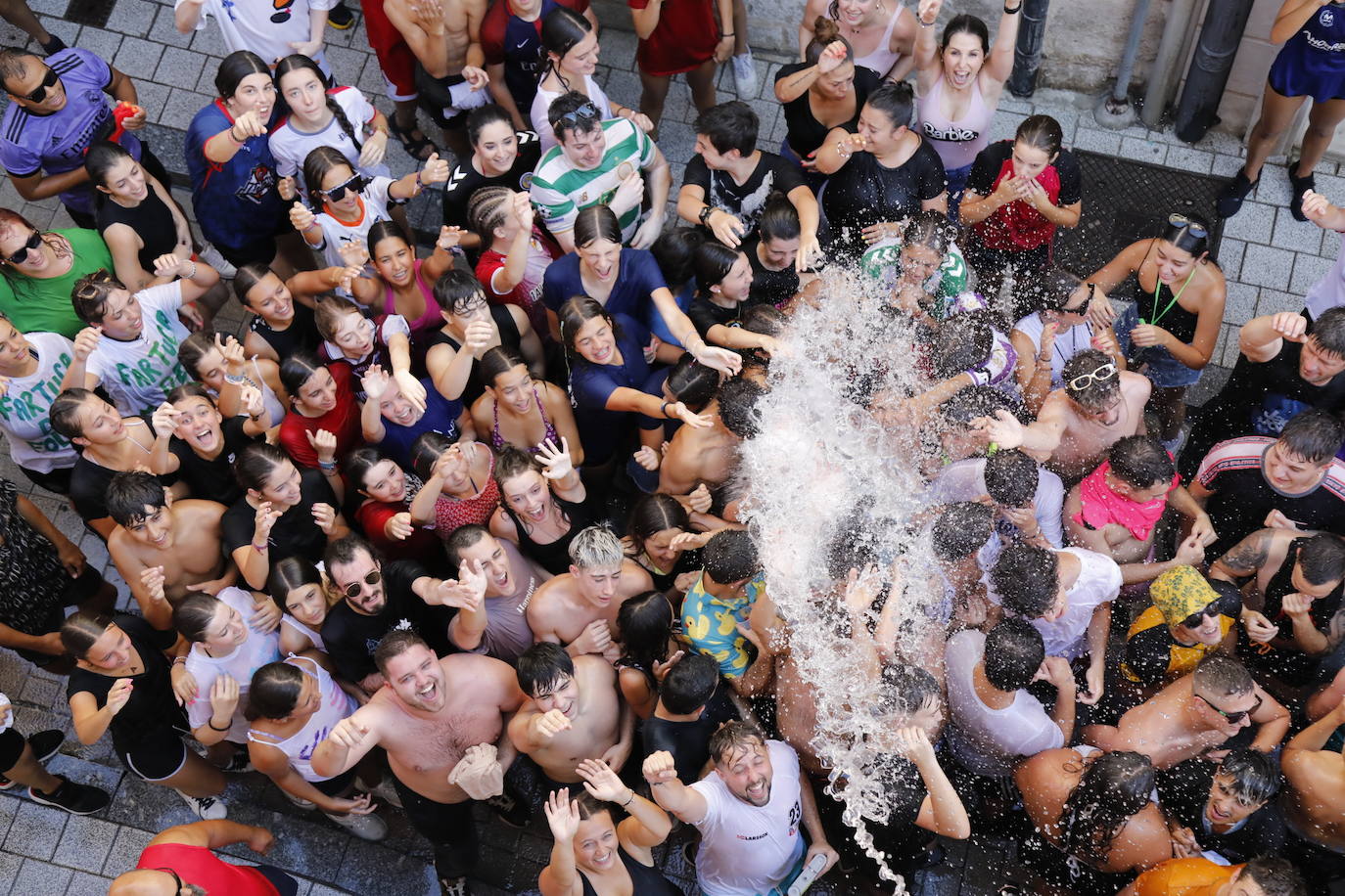 Peñafiel disfruta y baila con otro chúndara