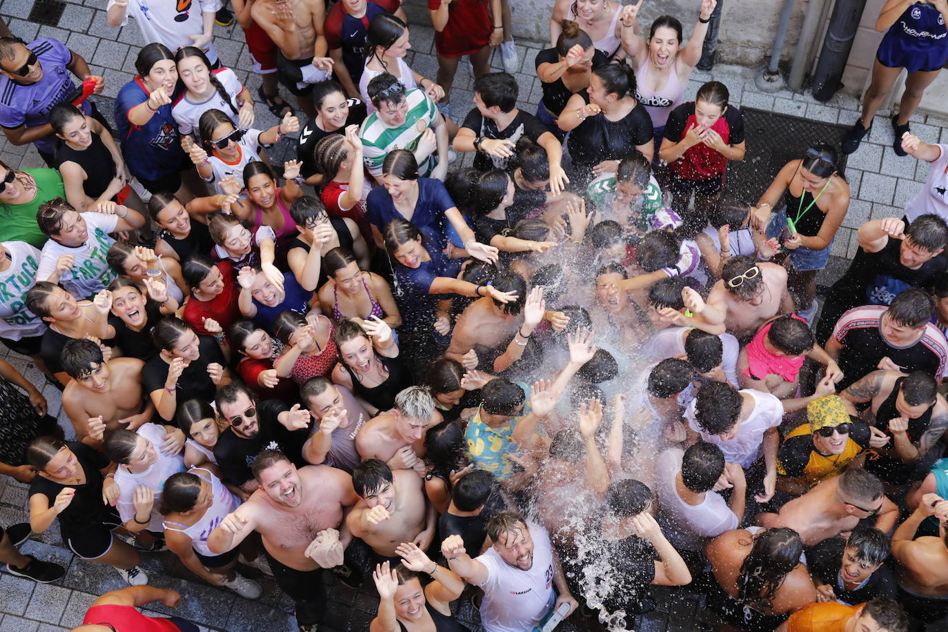 Peñafiel disfruta y baila con otro chúndara