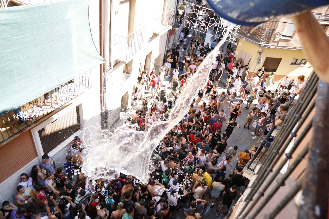 Peñafiel disfruta y baila con otro chúndara