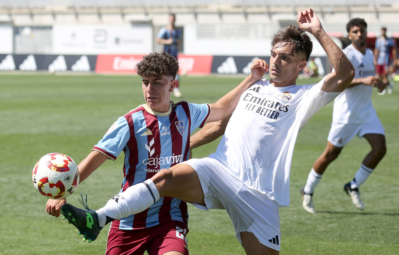 Fotos del partido entre el Castilla y la Segoviana