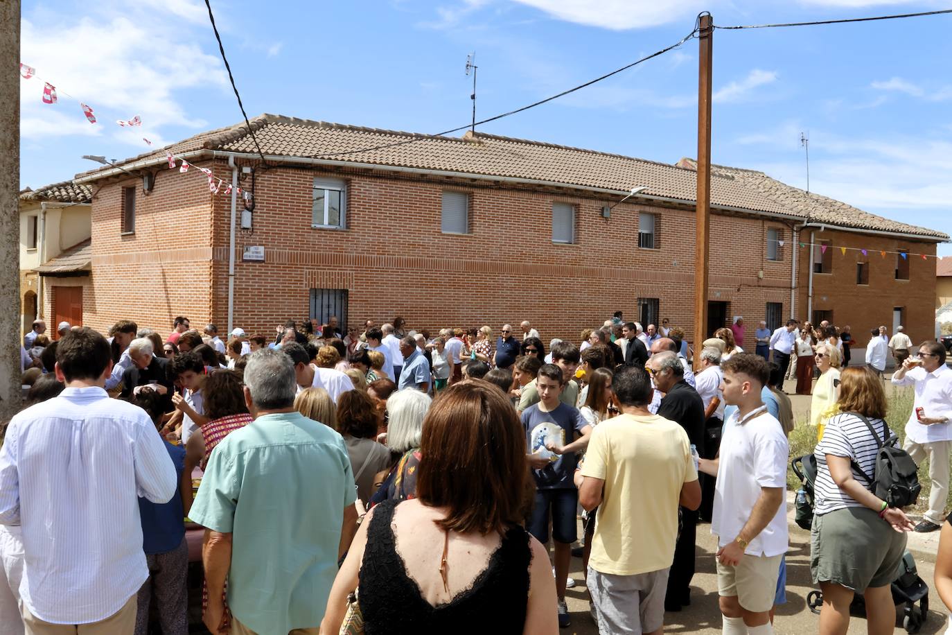 Una calle para el sacerdote que creó una parroquia virtual