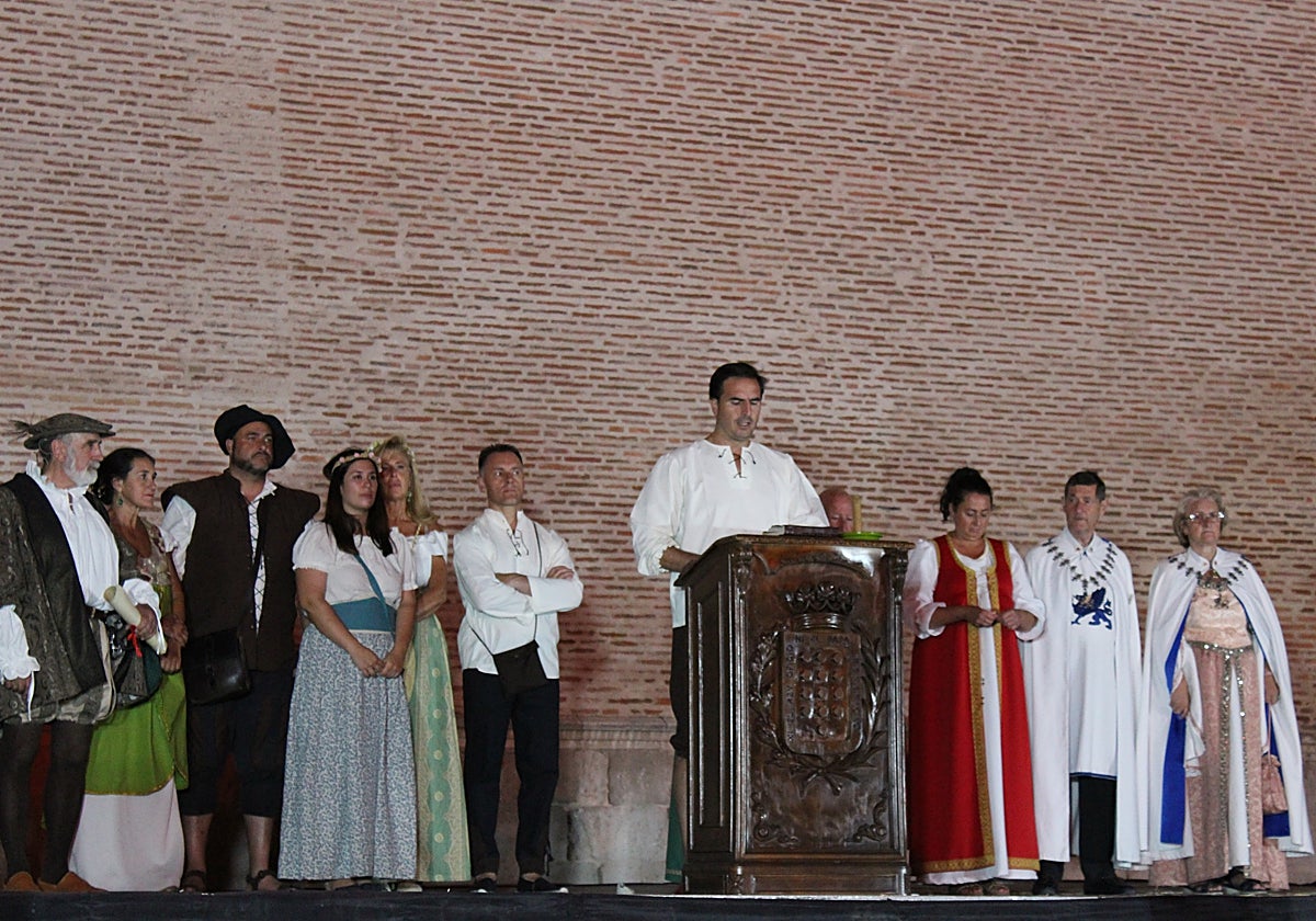 Guzmán Gómez clausurando la Feria de Imperiales y Comuneros