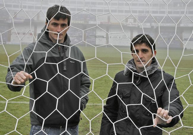 Llorente y Víctor, en un reportaje para El Norte, tras el gol.