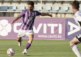 Raúl Moro, durante el encuentro ante el Burgos CF esta pretemporada.