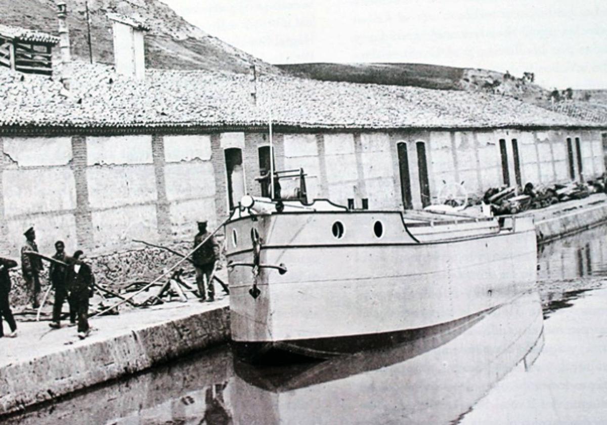 La dársena del canal en los años 20 del siglo XX.