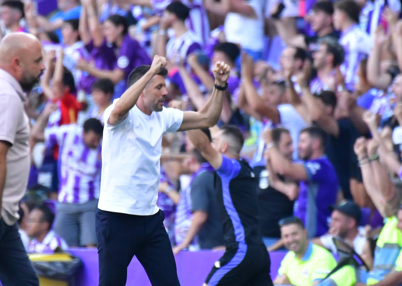 La victoria del Real Valladolid en su regreso a Primera, en imágenes