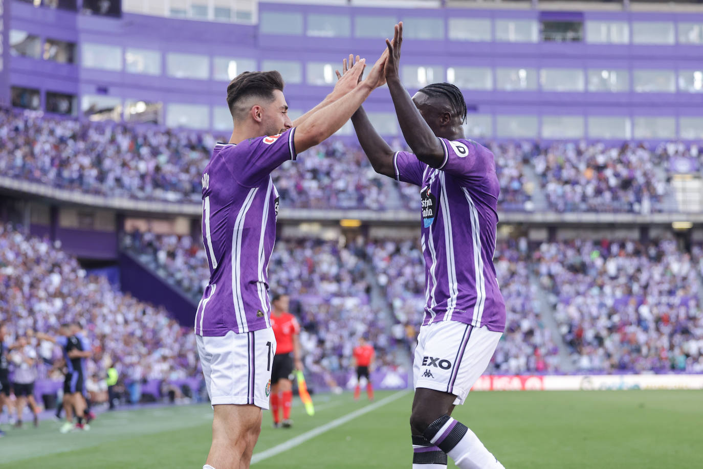 La victoria del Real Valladolid en su regreso a Primera, en imágenes