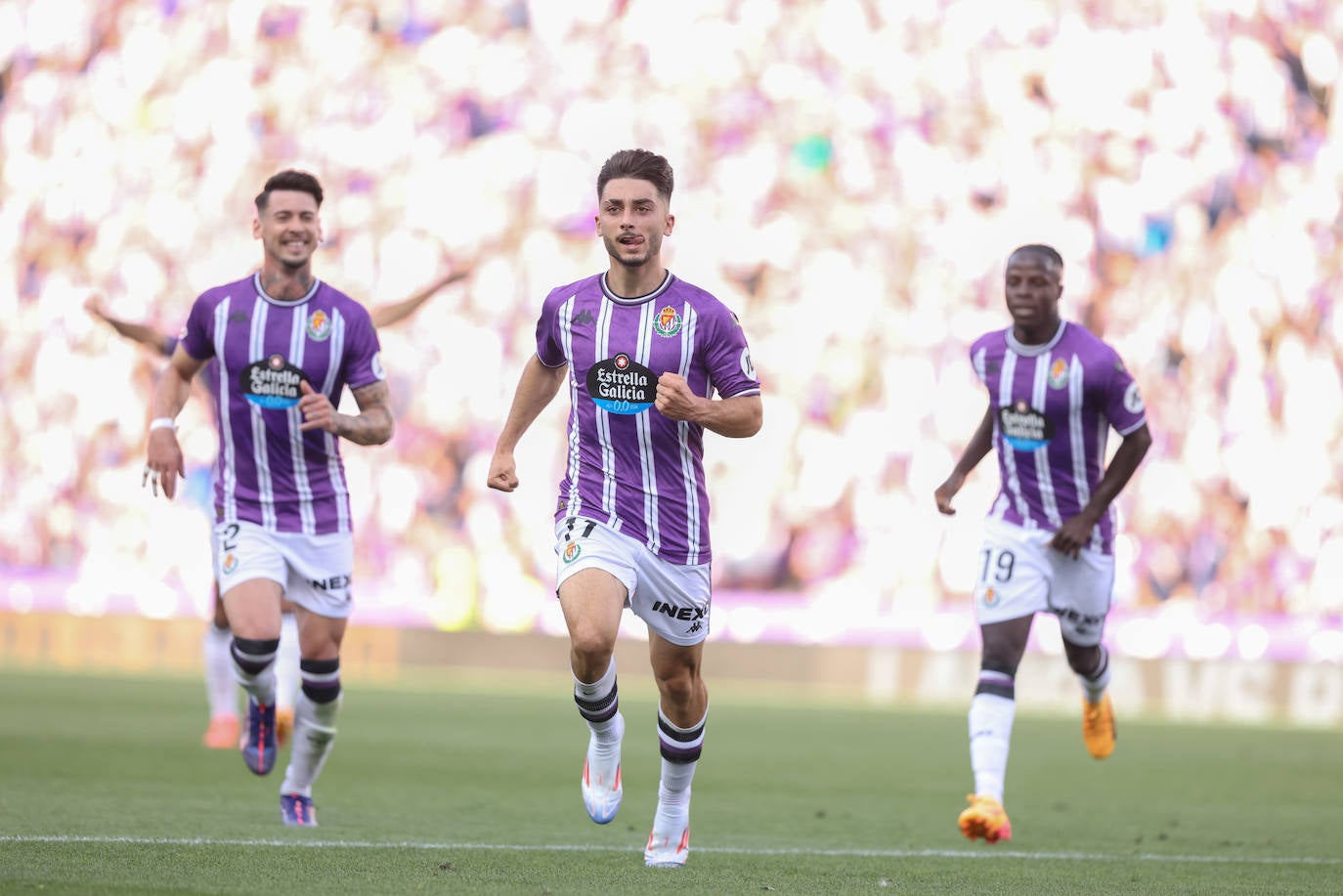 La victoria del Real Valladolid en su regreso a Primera, en imágenes