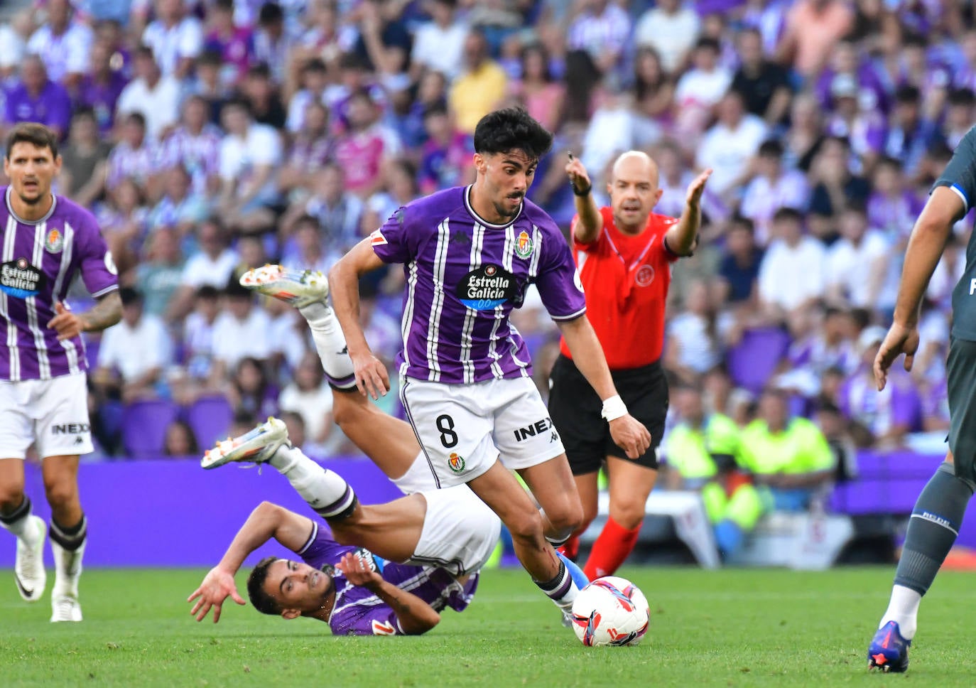 La victoria del Real Valladolid en su regreso a Primera, en imágenes