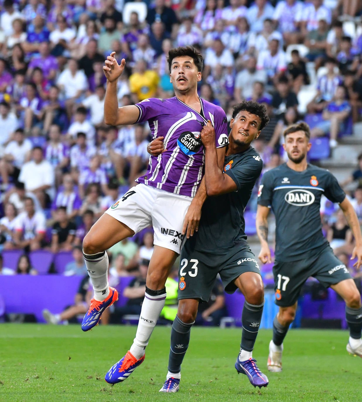 La victoria del Real Valladolid en su regreso a Primera, en imágenes