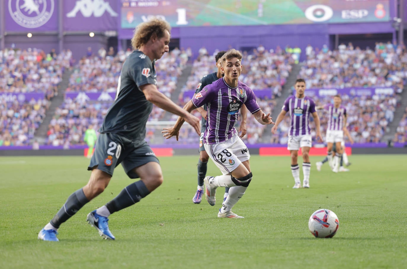 La victoria del Real Valladolid en su regreso a Primera, en imágenes