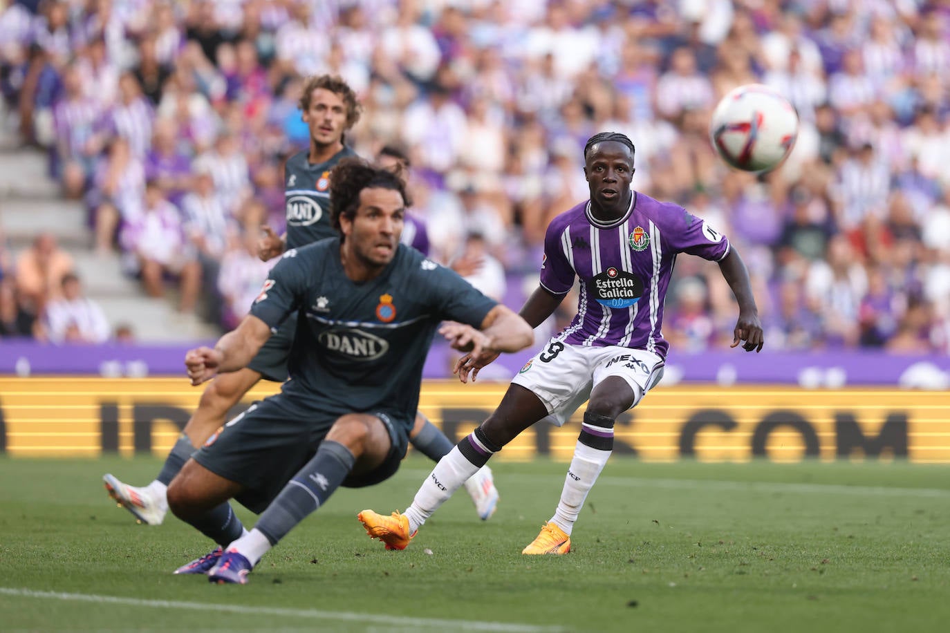 La victoria del Real Valladolid en su regreso a Primera, en imágenes