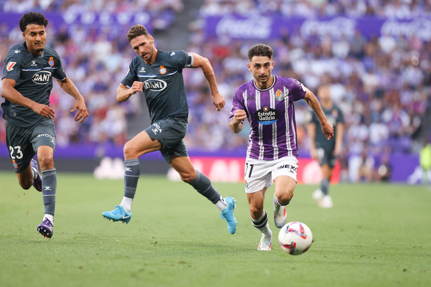 La victoria del Real Valladolid en su regreso a Primera, en imágenes