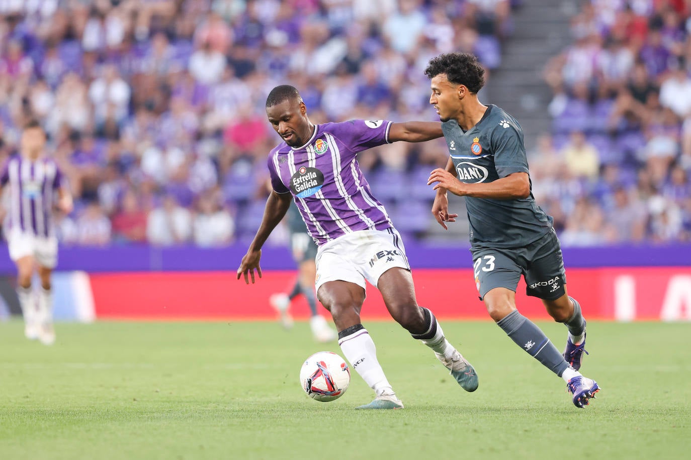 La victoria del Real Valladolid en su regreso a Primera, en imágenes