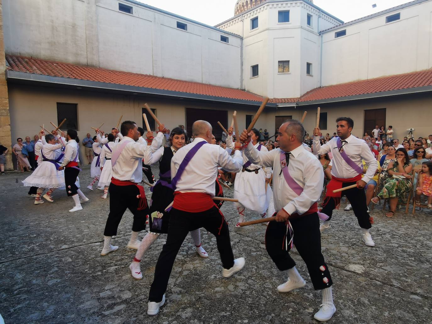 Torrelobatón exhibe su mejor paloteo