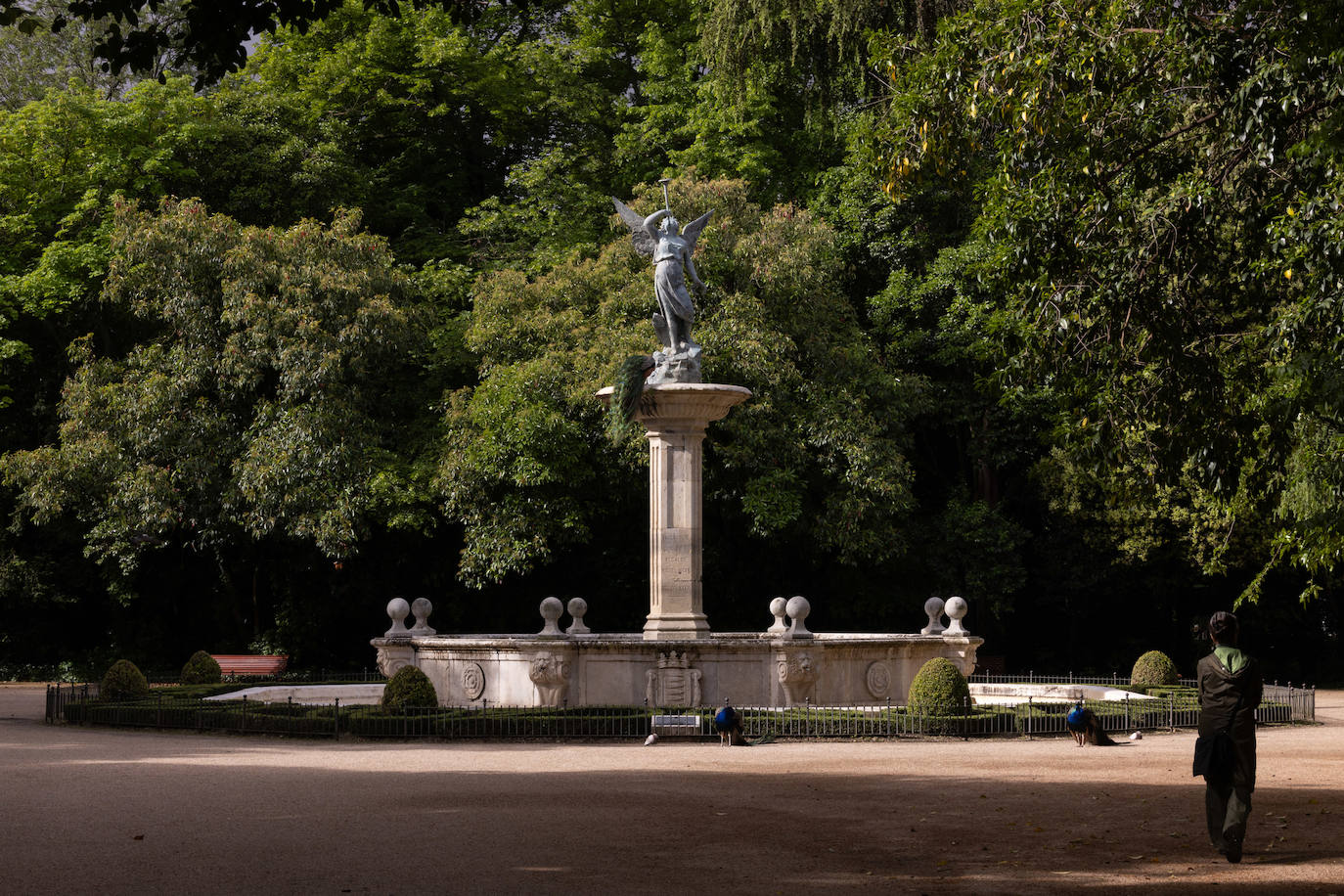 La Fuente de la Fama fue proyectada por Antonio Iturralde y esculpida por Mariano Chicote en 1883.