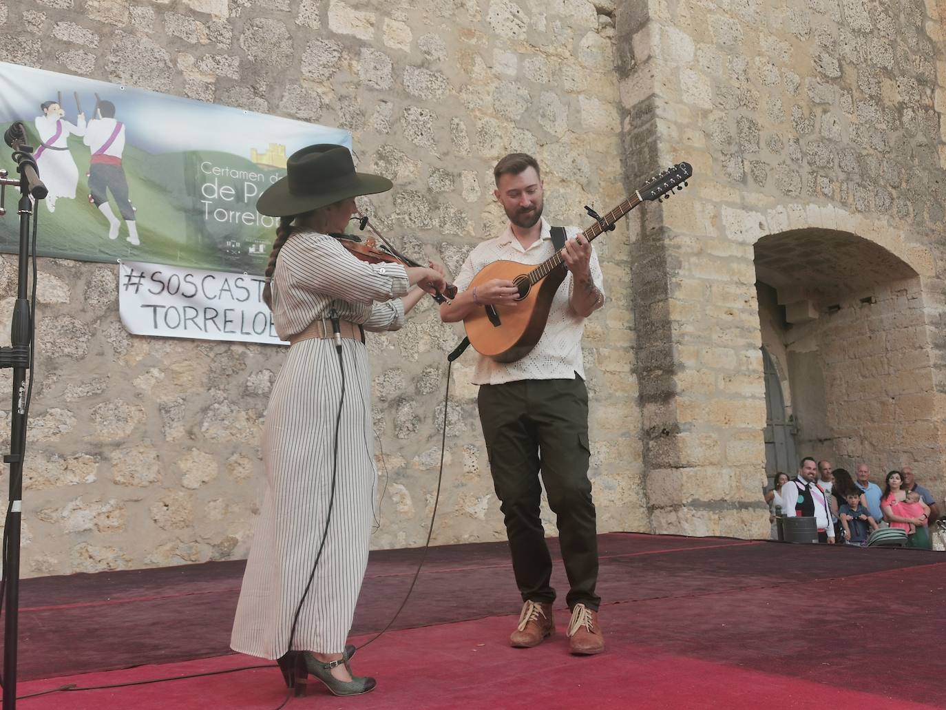 Torrelobatón exhibe su mejor paloteo